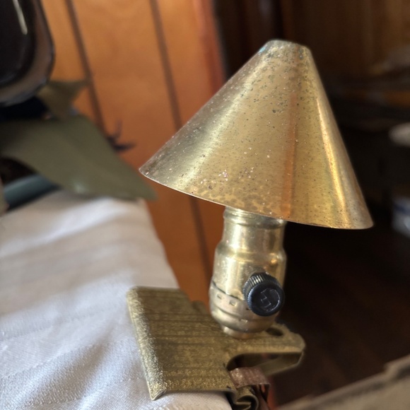 1930’s brass clip on table light - Picture 2 of 4